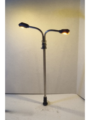 T106 dubbele straatlantaarn 6 cm